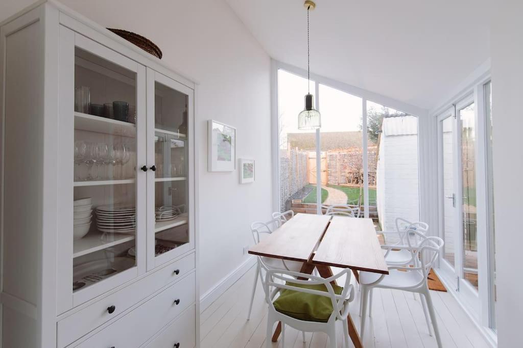 Beautiful House, Cirencester Centre, Parking Exterior photo